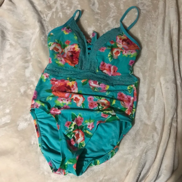 Swimsuit - Picture 1 of 2